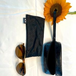 Oakley women’s sunglasses like new!